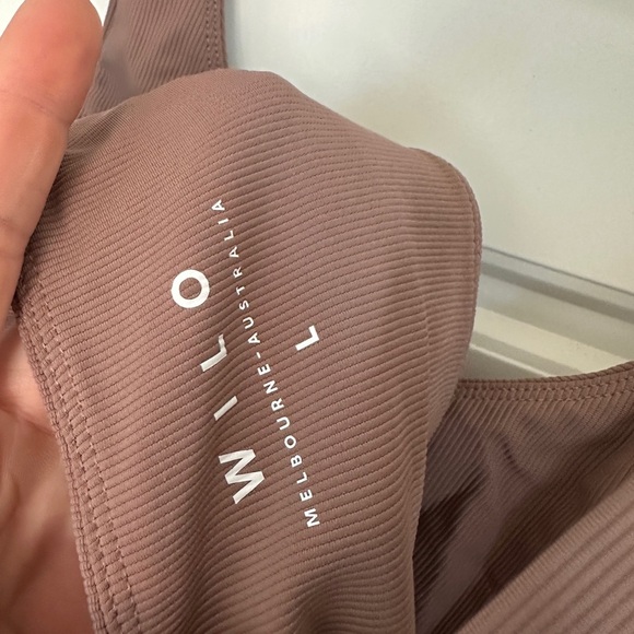 Elegant Colorblock Sports Bra - Picture 3 of 3